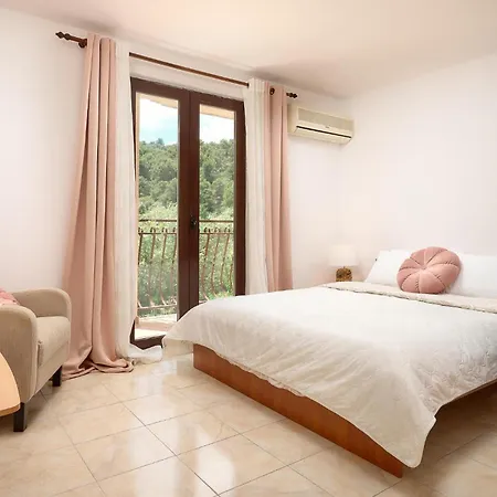 Holiday home Cozy In Mastrinka Trogir