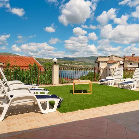 Holiday home Cozy In Mastrinka *