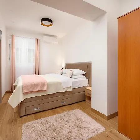 Cozy In Mastrinka Holiday home