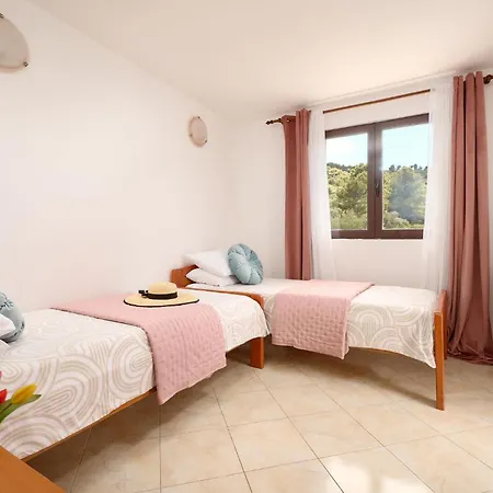 Holiday home Cozy In Mastrinka *